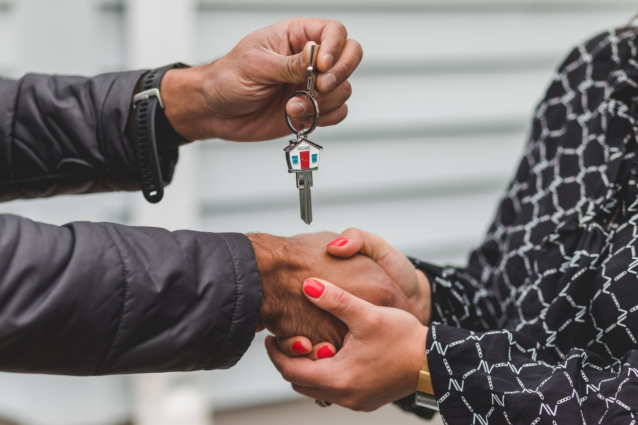 homeowner handing keys to an agent