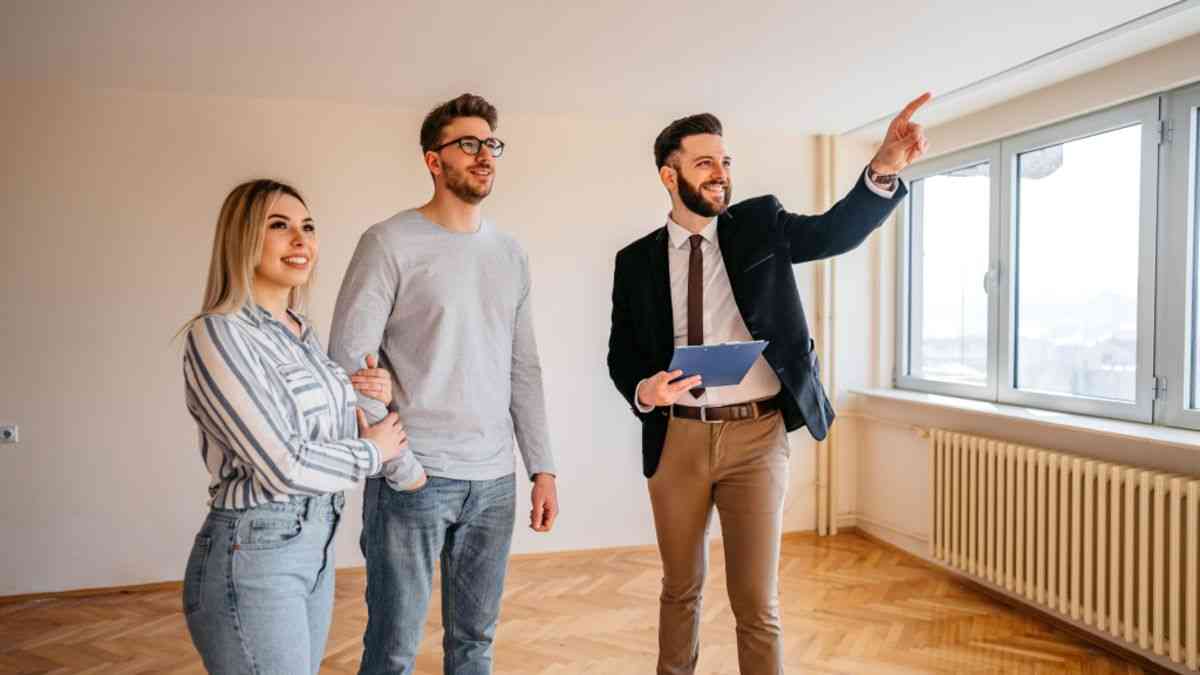 couple visiting the open house