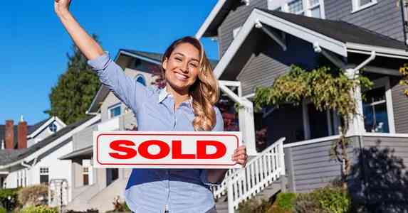 image representing woman sold a house